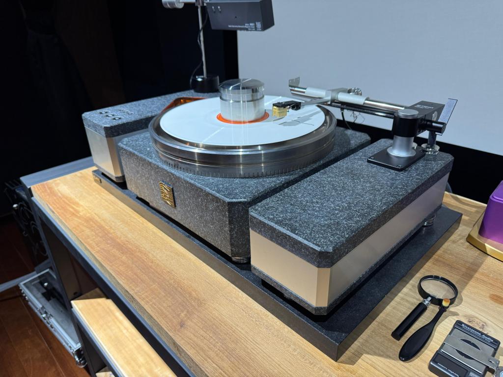 Csport Flagship Turntable - LFT1M2, Super High End Turntable System